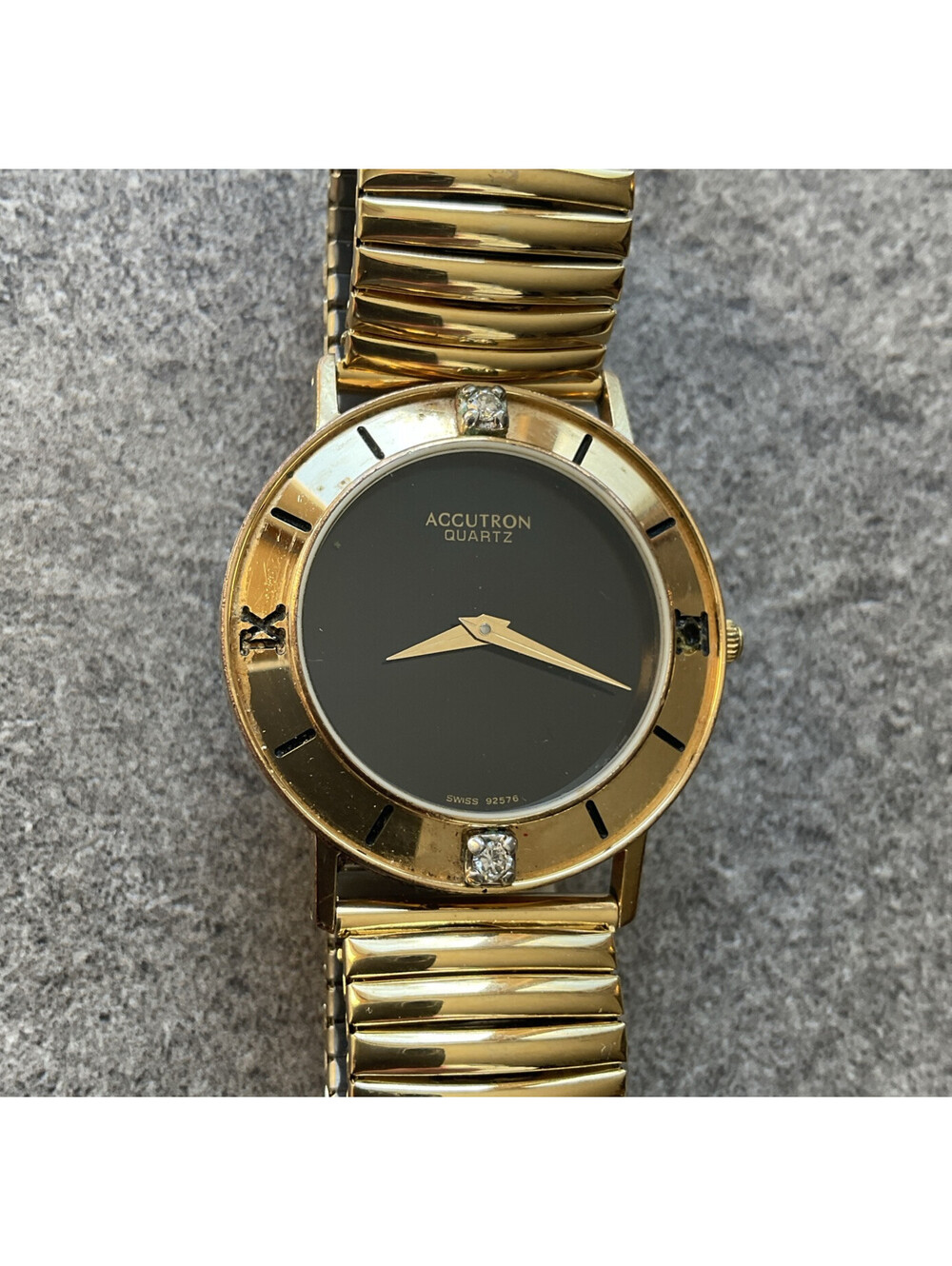 Vintage 1996 Swiss ACCUTRON Mens Watch 33mm Case With Diamond Bezel A6